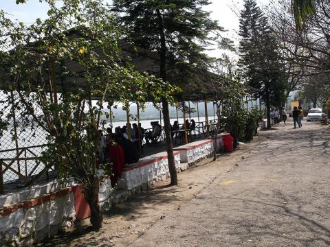 Barrage entry road view